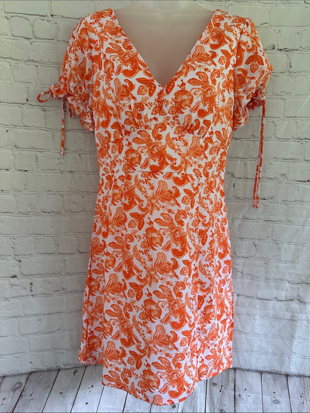 Francesca’s Orange Paisley V-Neck Summer Puff Sleeve Dress NWT size M